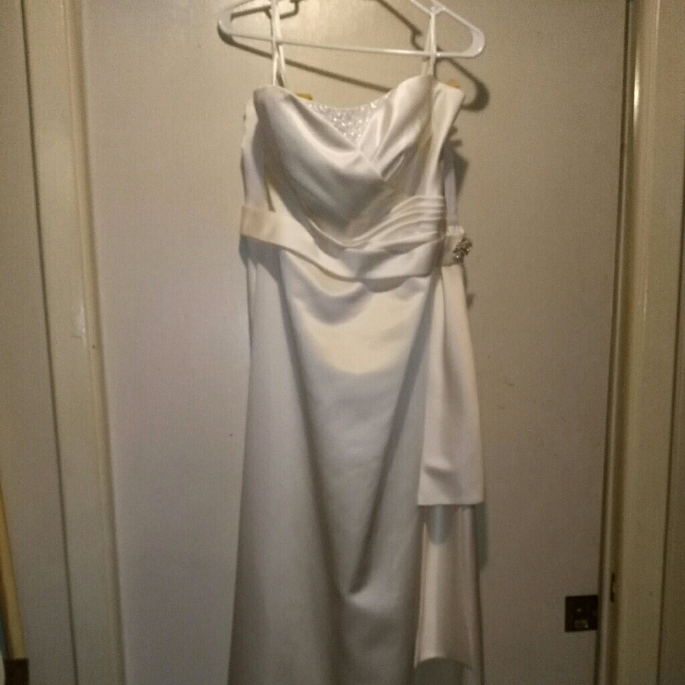Womens size 16 strapless wedding dress